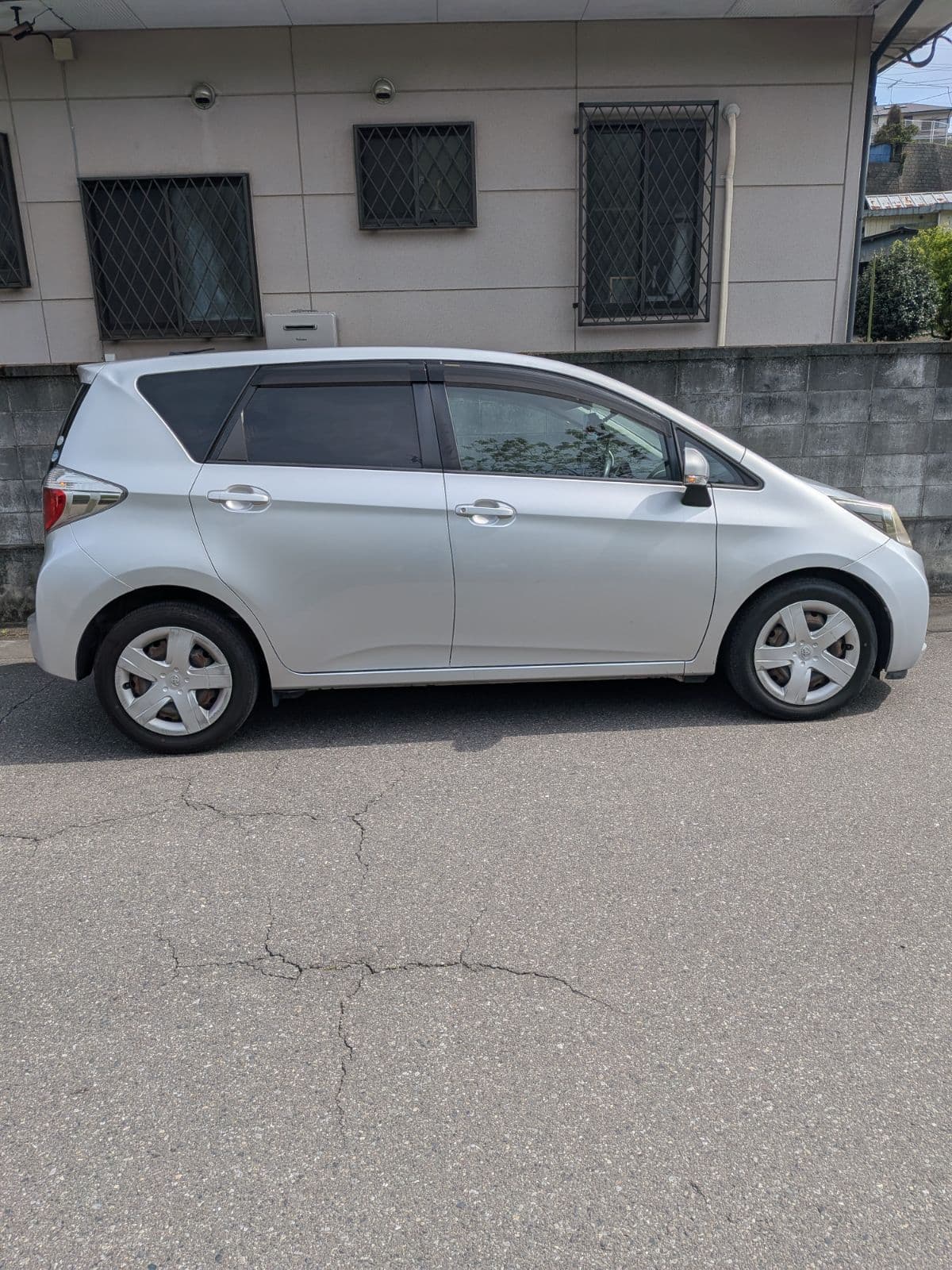 群馬県高崎市でのトヨタ ラクティスのパンク・タイヤトラブル救援の様子