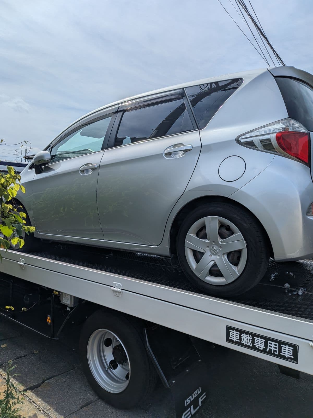 群馬県高崎市でのトヨタ ラクティスのパンク・タイヤトラブル救援の様子