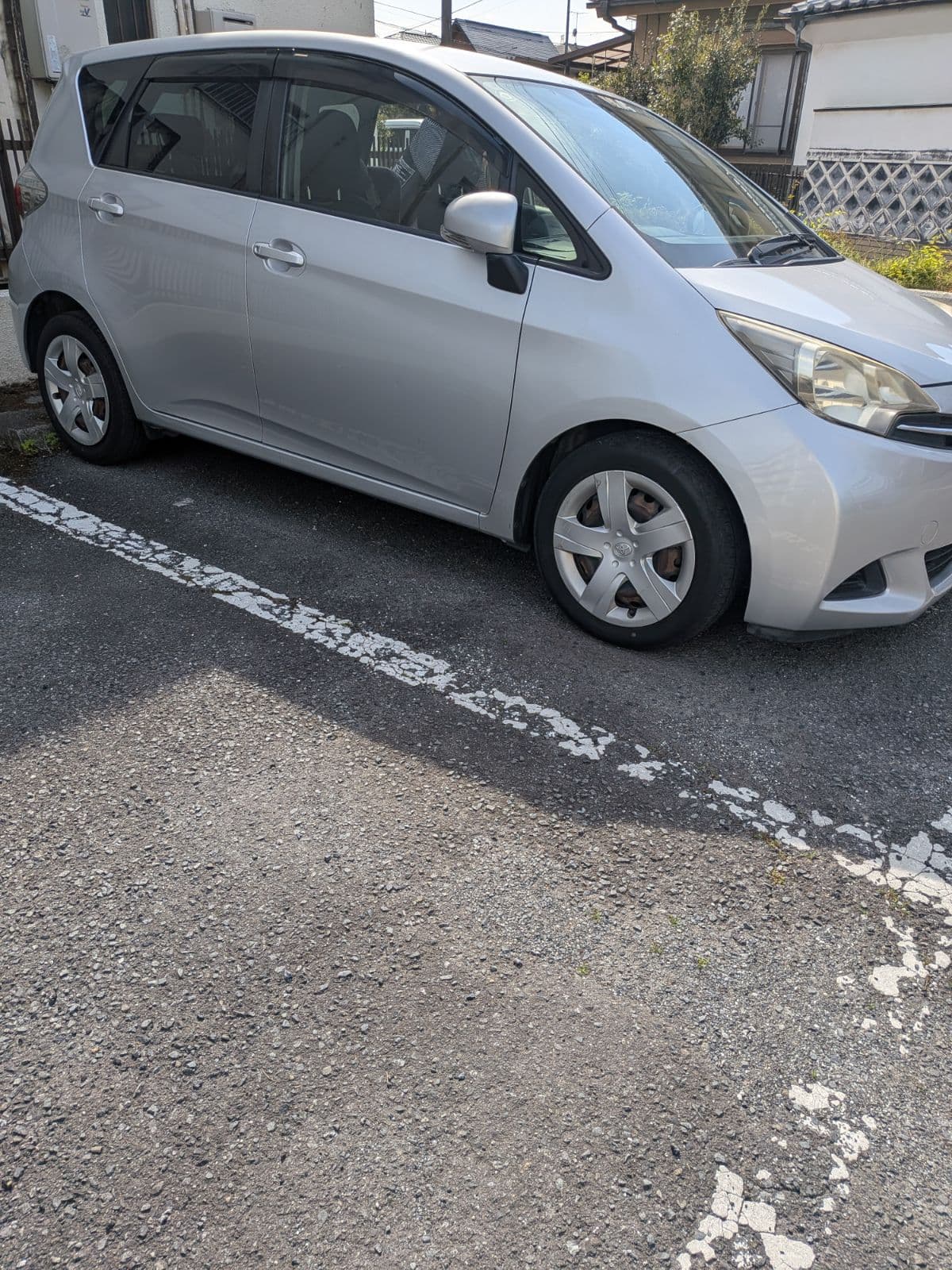 群馬県高崎市でのトヨタ ラクティスのパンク・タイヤトラブル救援の様子