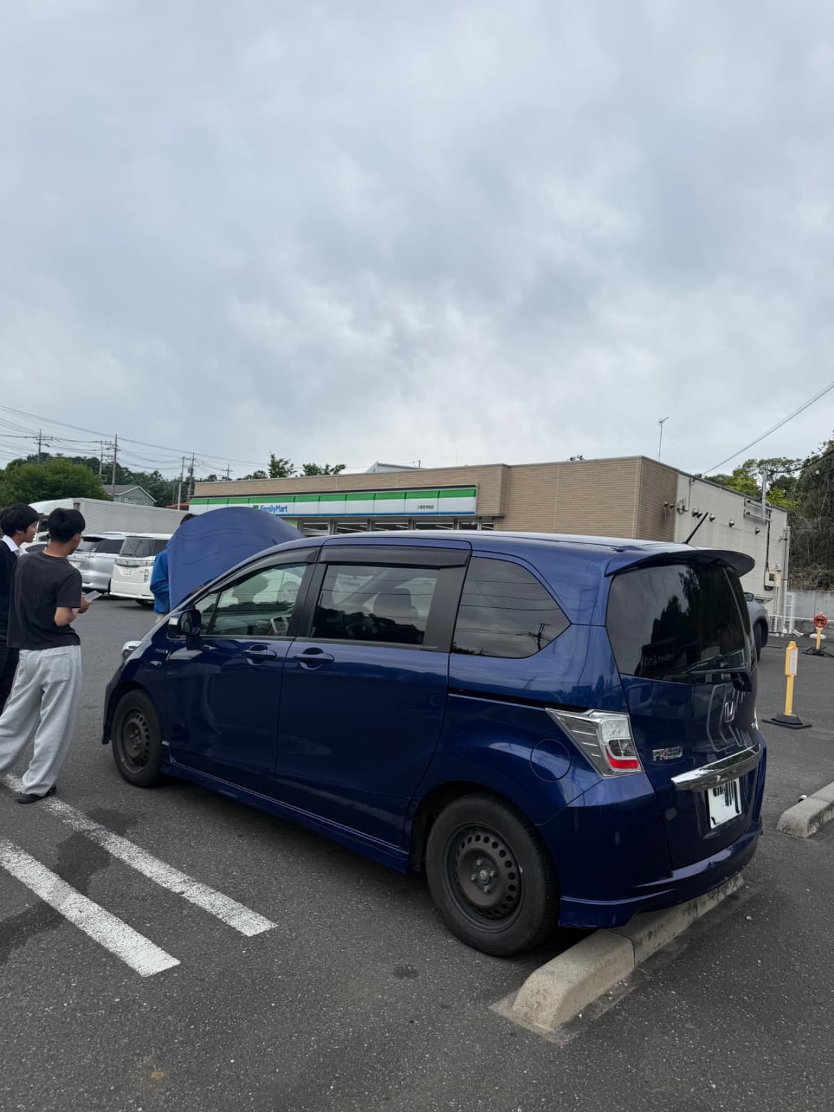 埼玉県入間市でのホンダ フリードのバッテリー上がり救援の様子