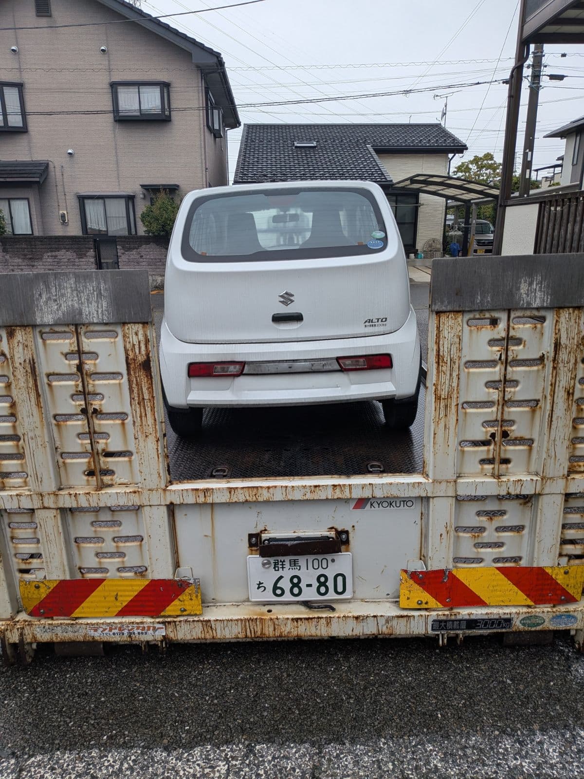 栃木県宇都宮市でのスズキ アルトのレッカー搬送救援の様子