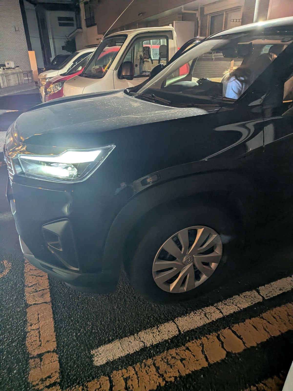 埼玉県蕨市でのホンダ WRVのバッテリー上がり救援の様子