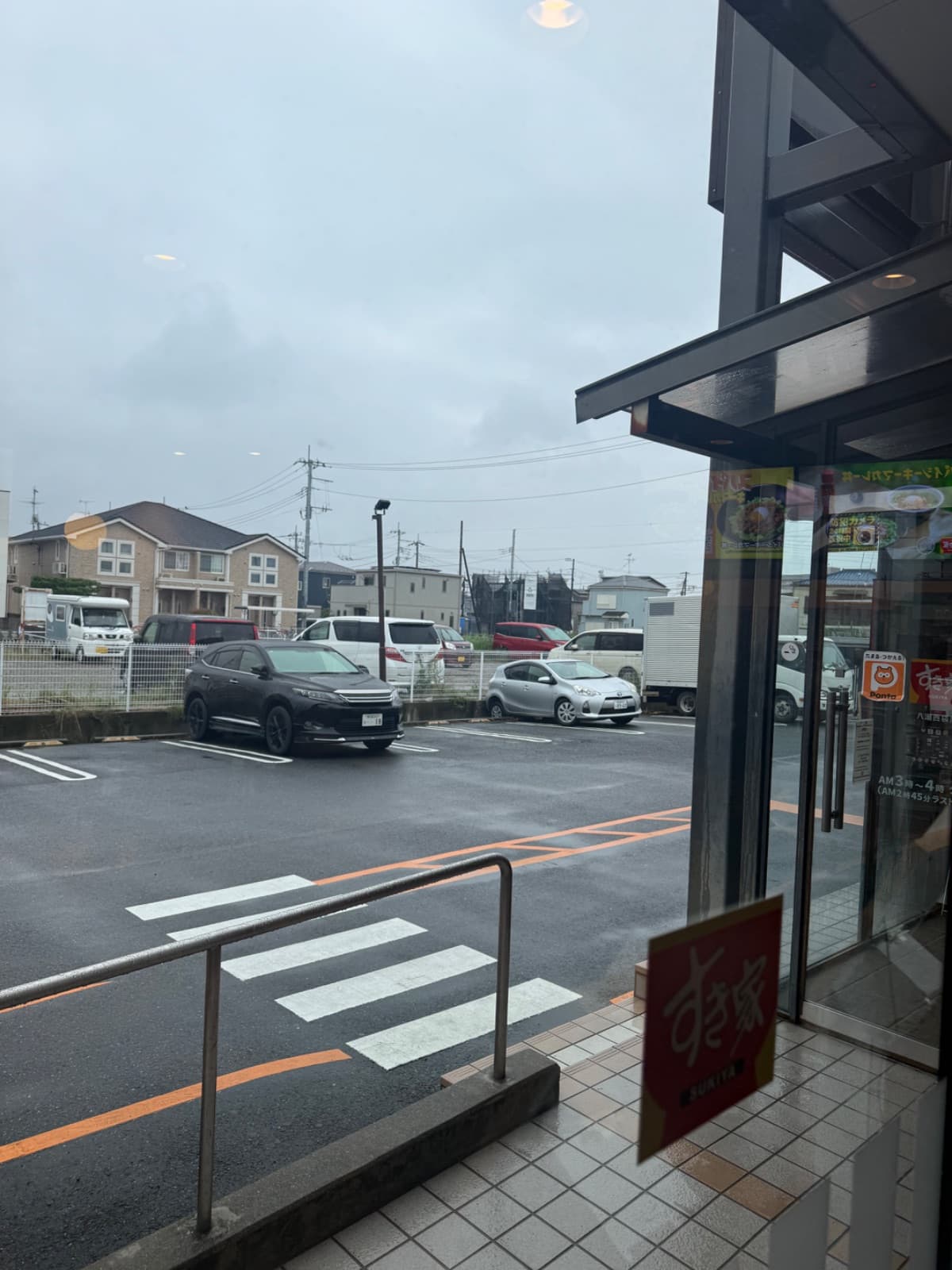 埼玉県八潮市でのトヨタ アクアの脱輪救出救援の様子