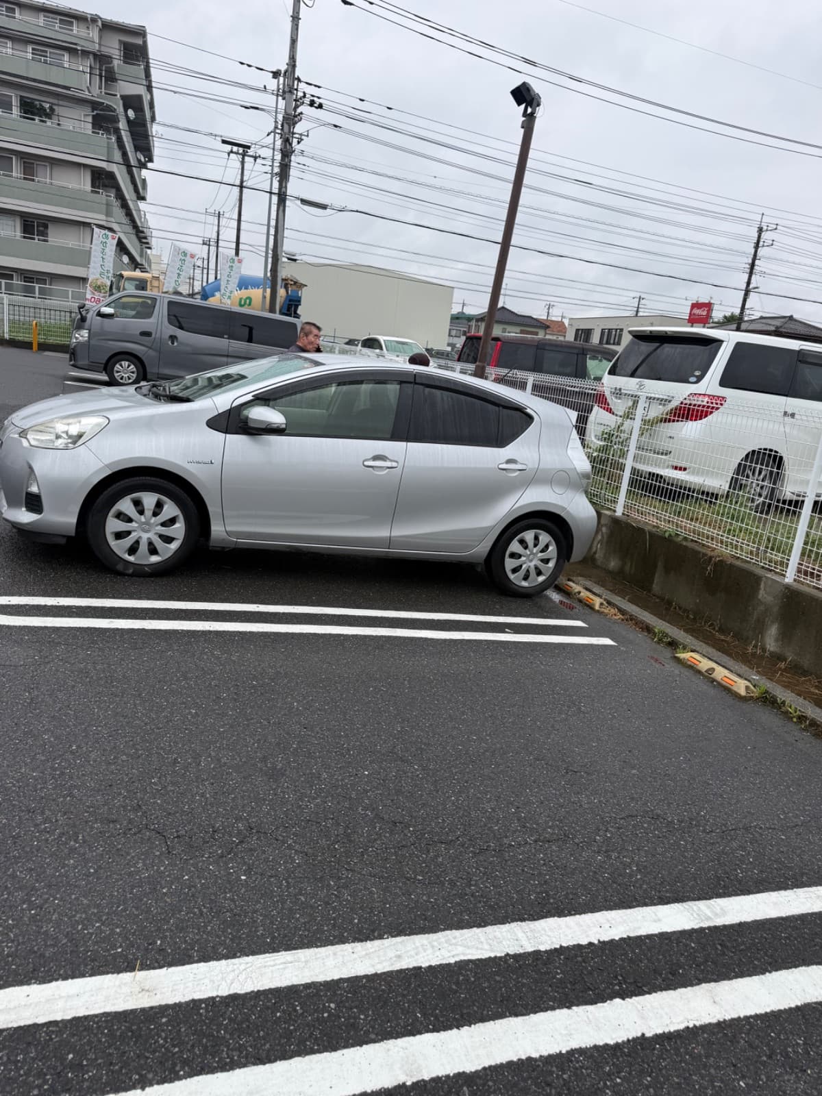 埼玉県八潮市でのトヨタ アクアの脱輪救出救援の様子