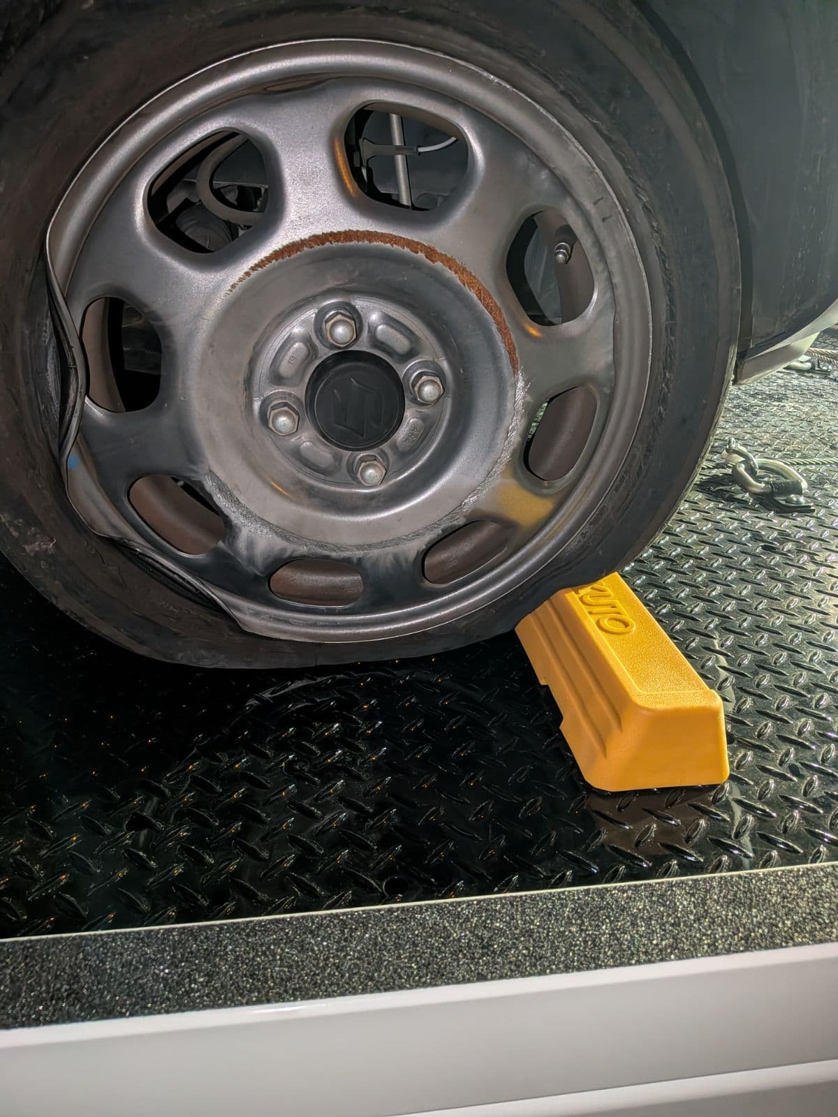 群馬県渋川市でのスズキ ハスラー!のレッカー搬送救援の様子