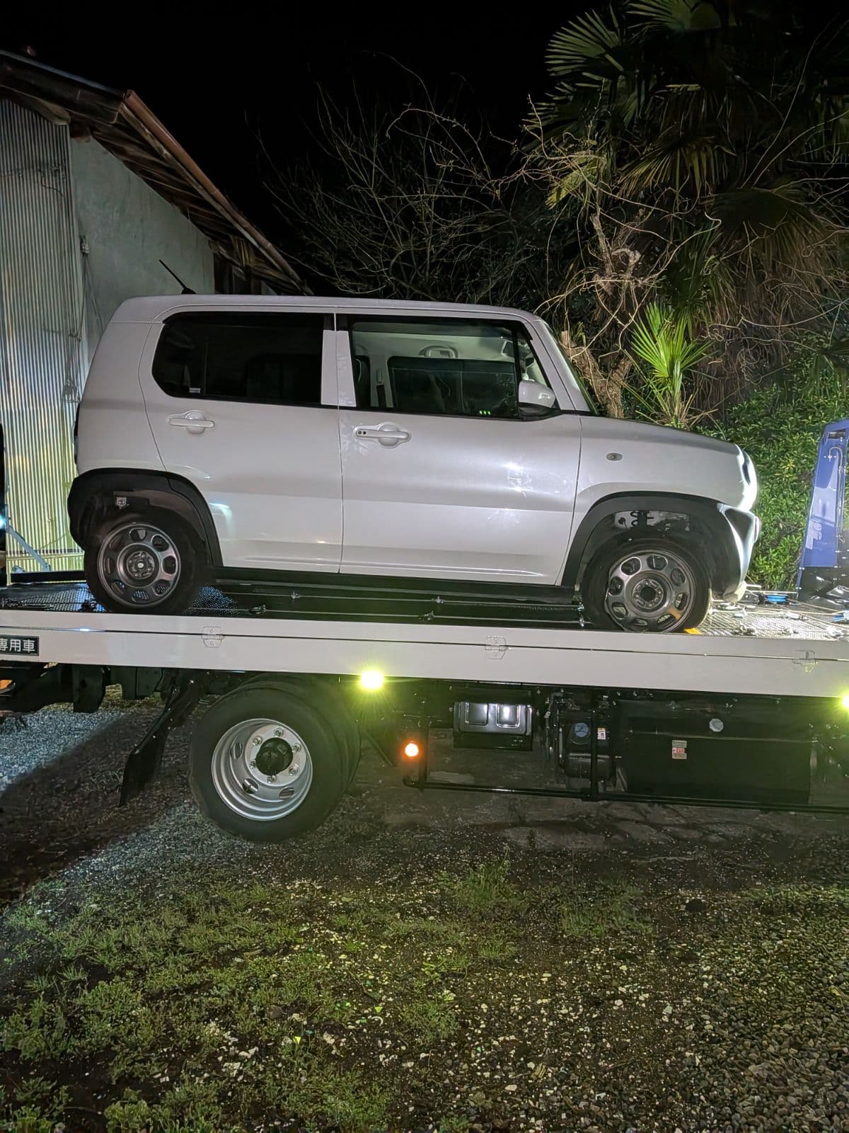 群馬県渋川市でのスズキ ハスラー!のレッカー搬送救援の様子