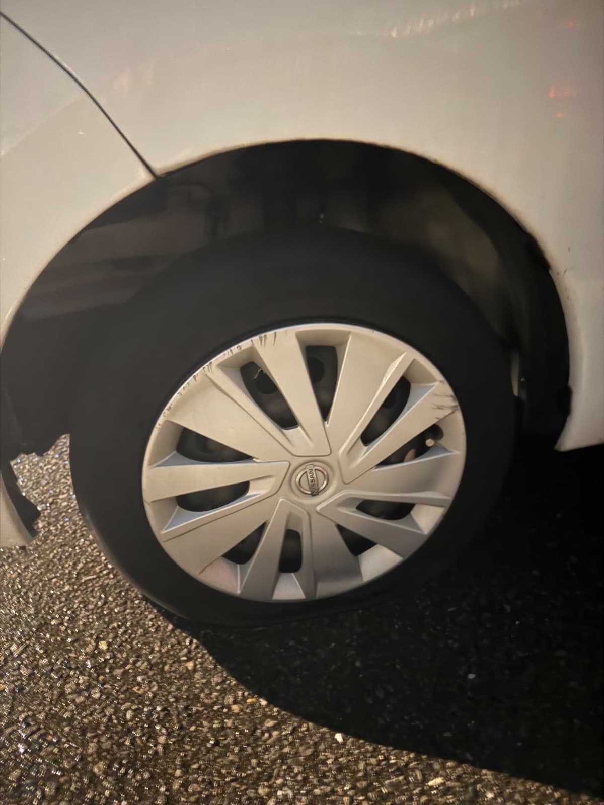 栃木県鹿沼市での日産 デイズのパンク・タイヤトラブル救援の様子