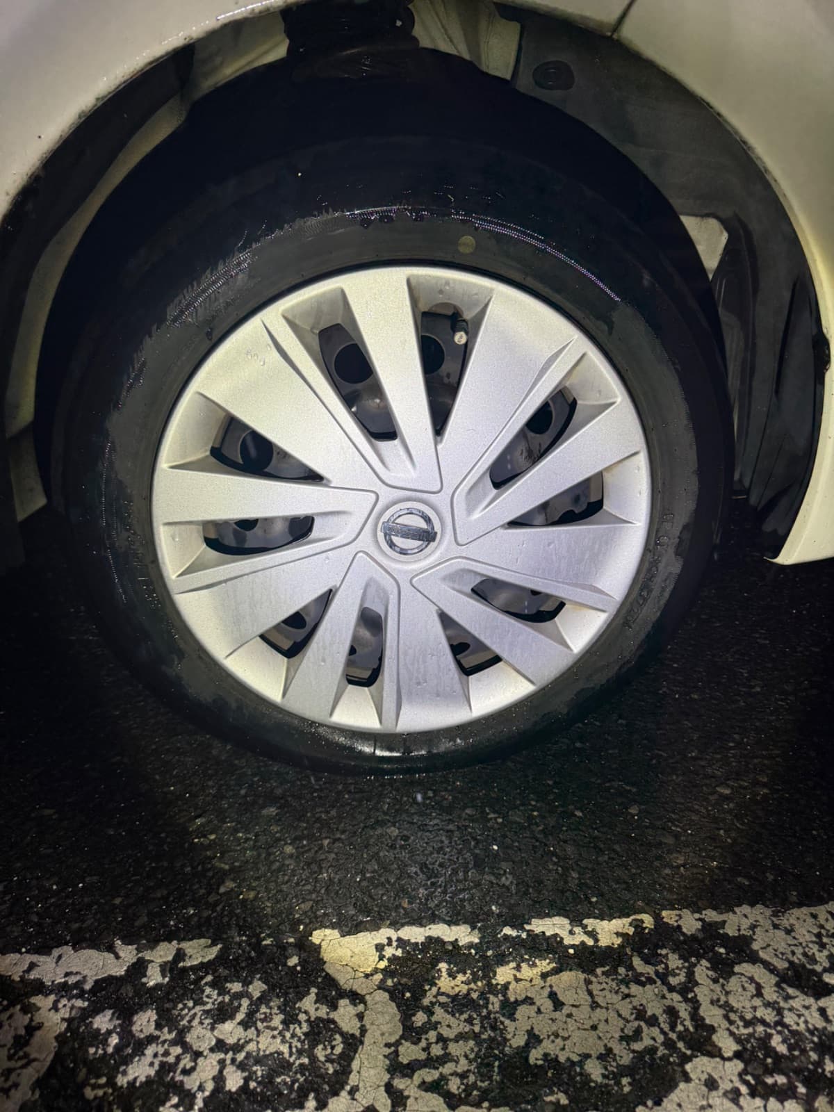 栃木県鹿沼市での日産 デイズのパンク・タイヤトラブル救援の様子