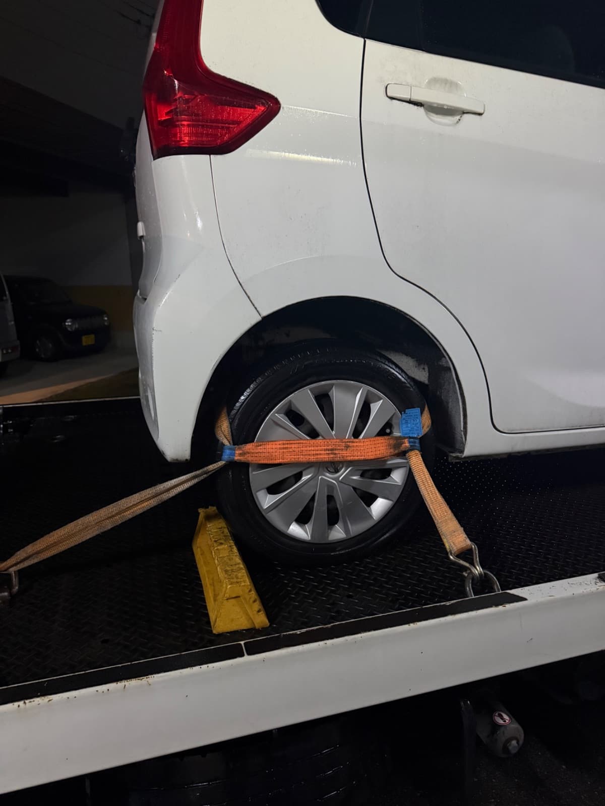 栃木県鹿沼市での日産 デイズのパンク・タイヤトラブル救援の様子