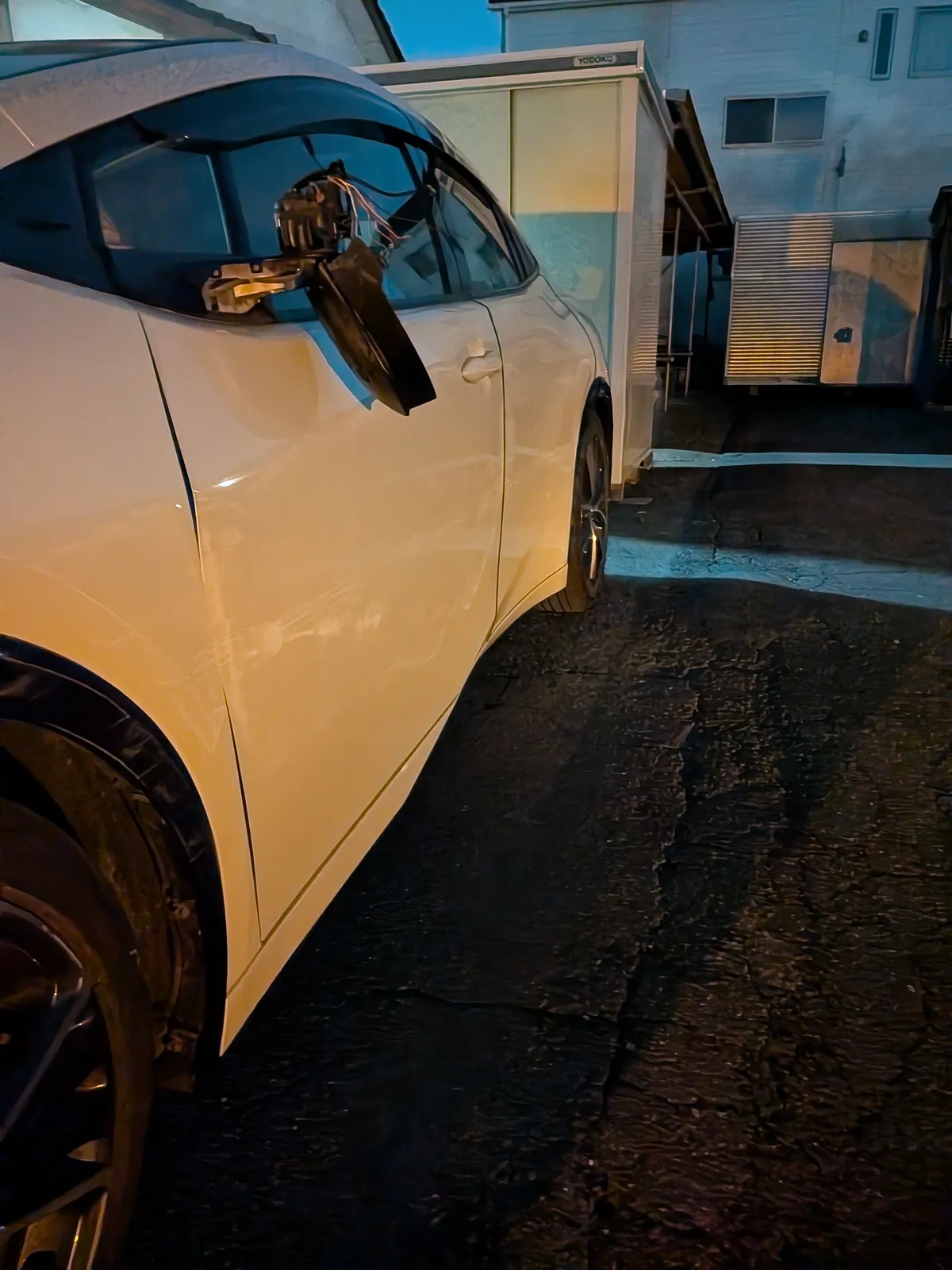 群馬県前橋市でのトヨタ プリウスのレッカー搬送救援の様子