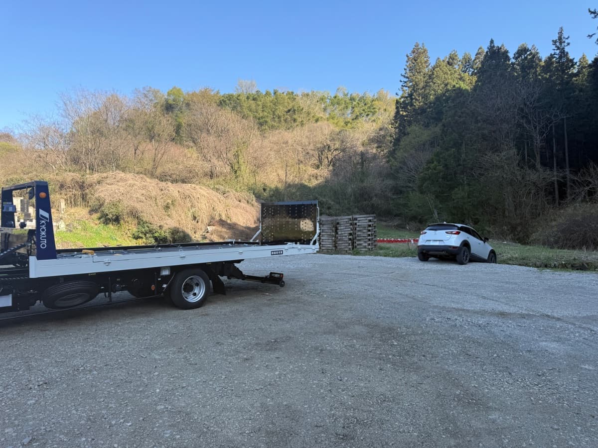 群馬県甘楽町でのマツダ CX-3の脱輪救援の様子