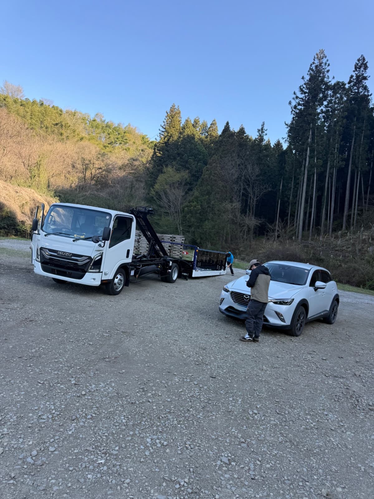 群馬県甘楽町でのマツダ CX-3の脱輪救援の様子