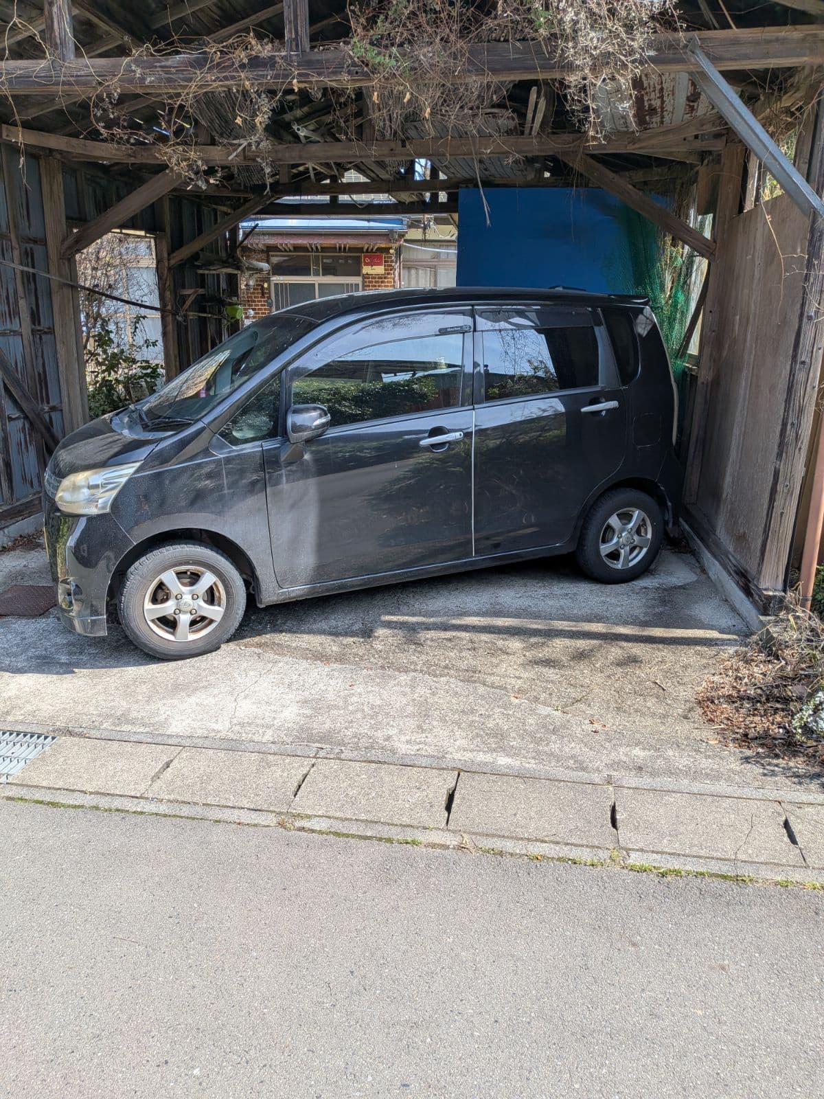 群馬県富岡市でのダイハツ ムーヴのレッカー搬送救援の様子