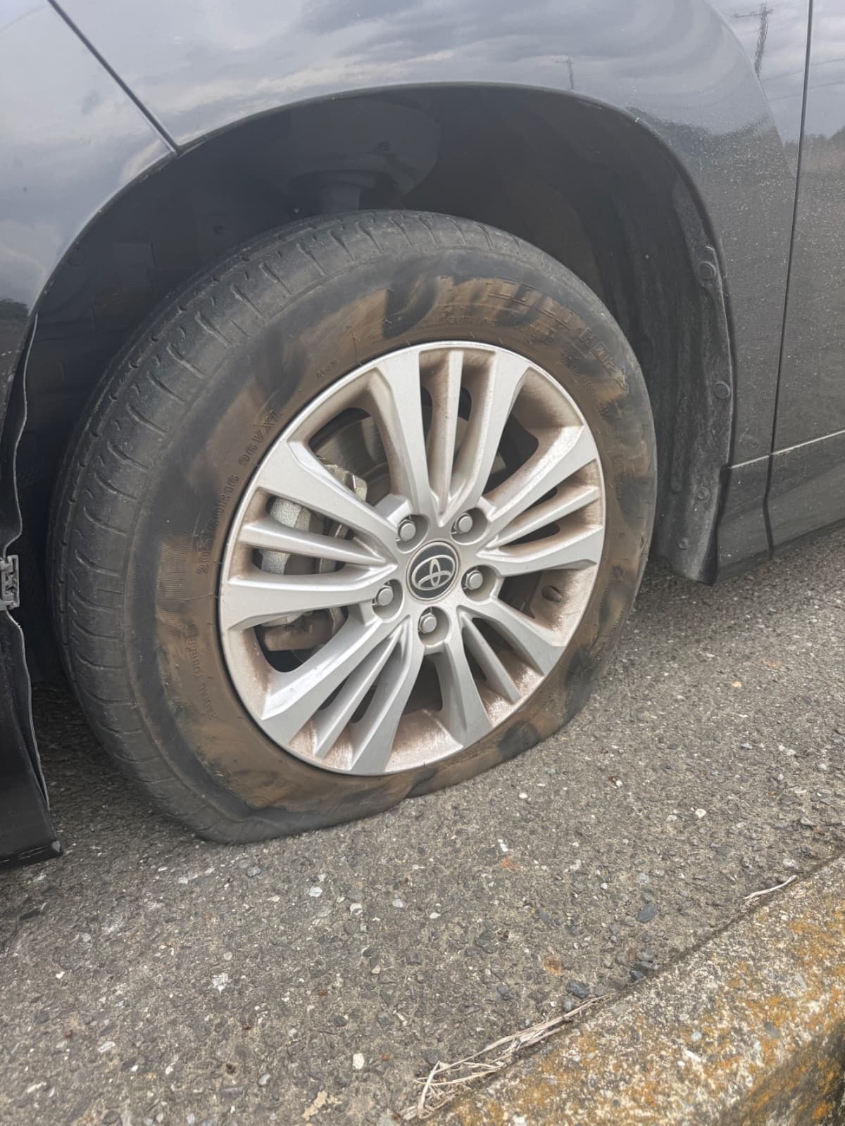 埼玉県蓮田市でのトヨタ NOAHのパンク・タイヤトラブル救援の様子