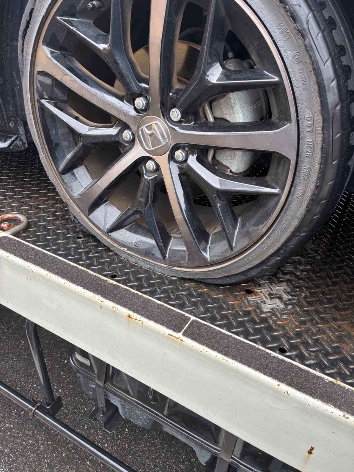 栃木県高根沢町でのホンダ シビックのパンク・タイヤトラブル救援の様子