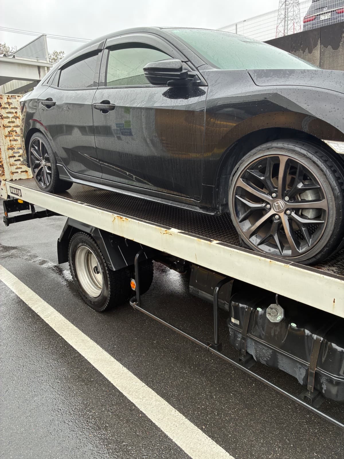 栃木県高根沢町でのホンダ シビックのパンク・タイヤトラブル救援の様子