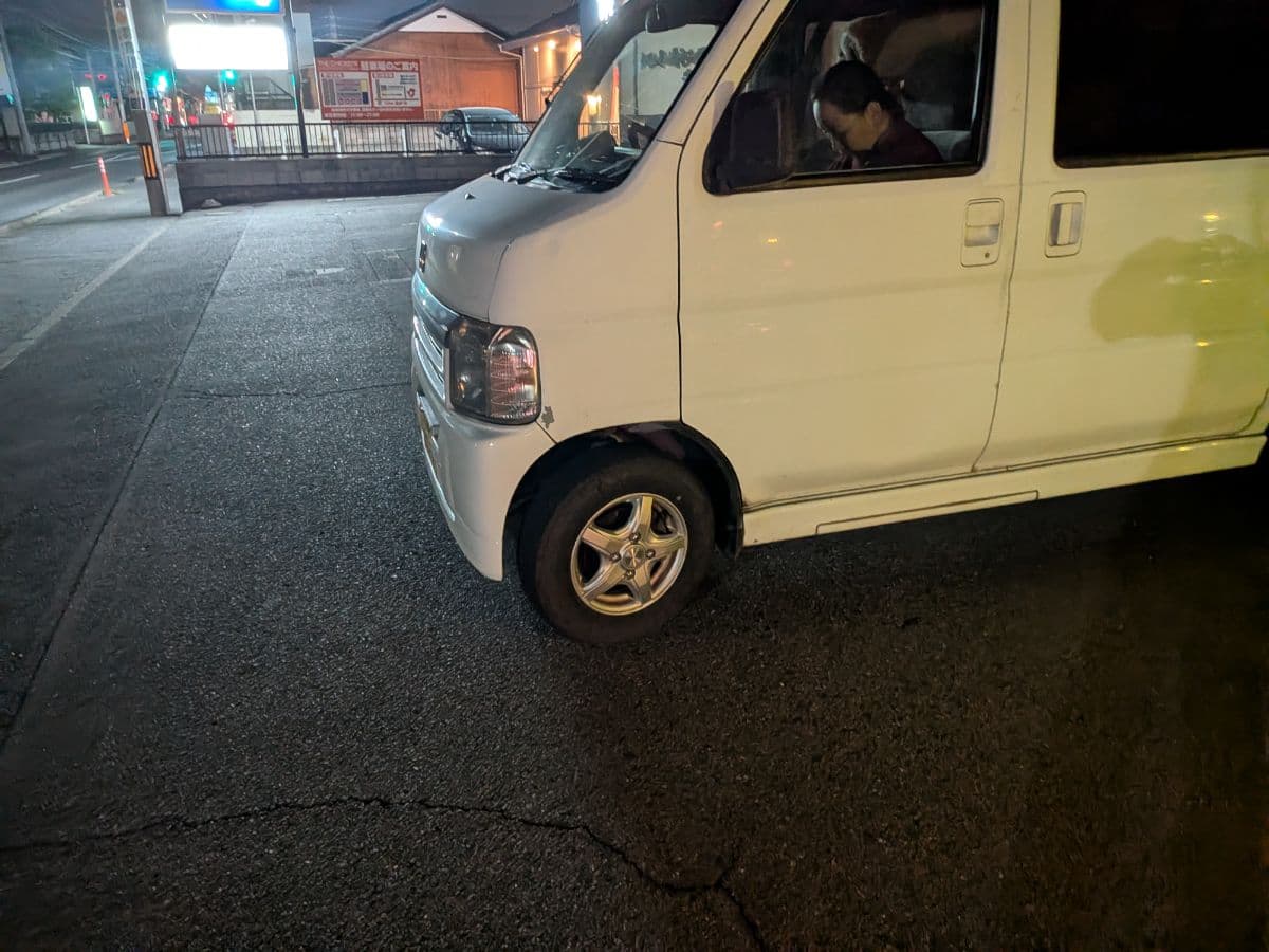 群馬県前橋市でのホンダ バモス!のパンク・タイヤトラブル救援の様子