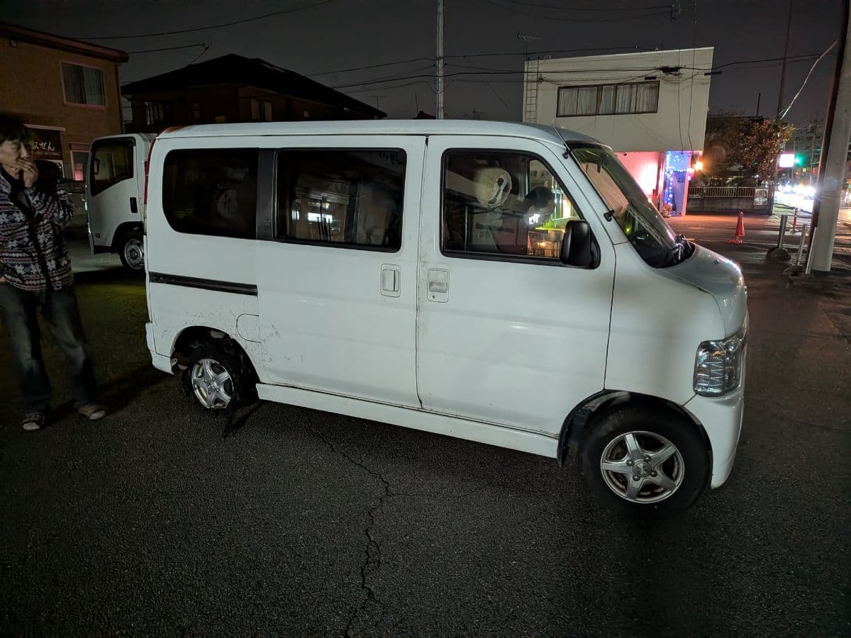 群馬県前橋市でのホンダ バモス!のパンク・タイヤトラブル救援の様子