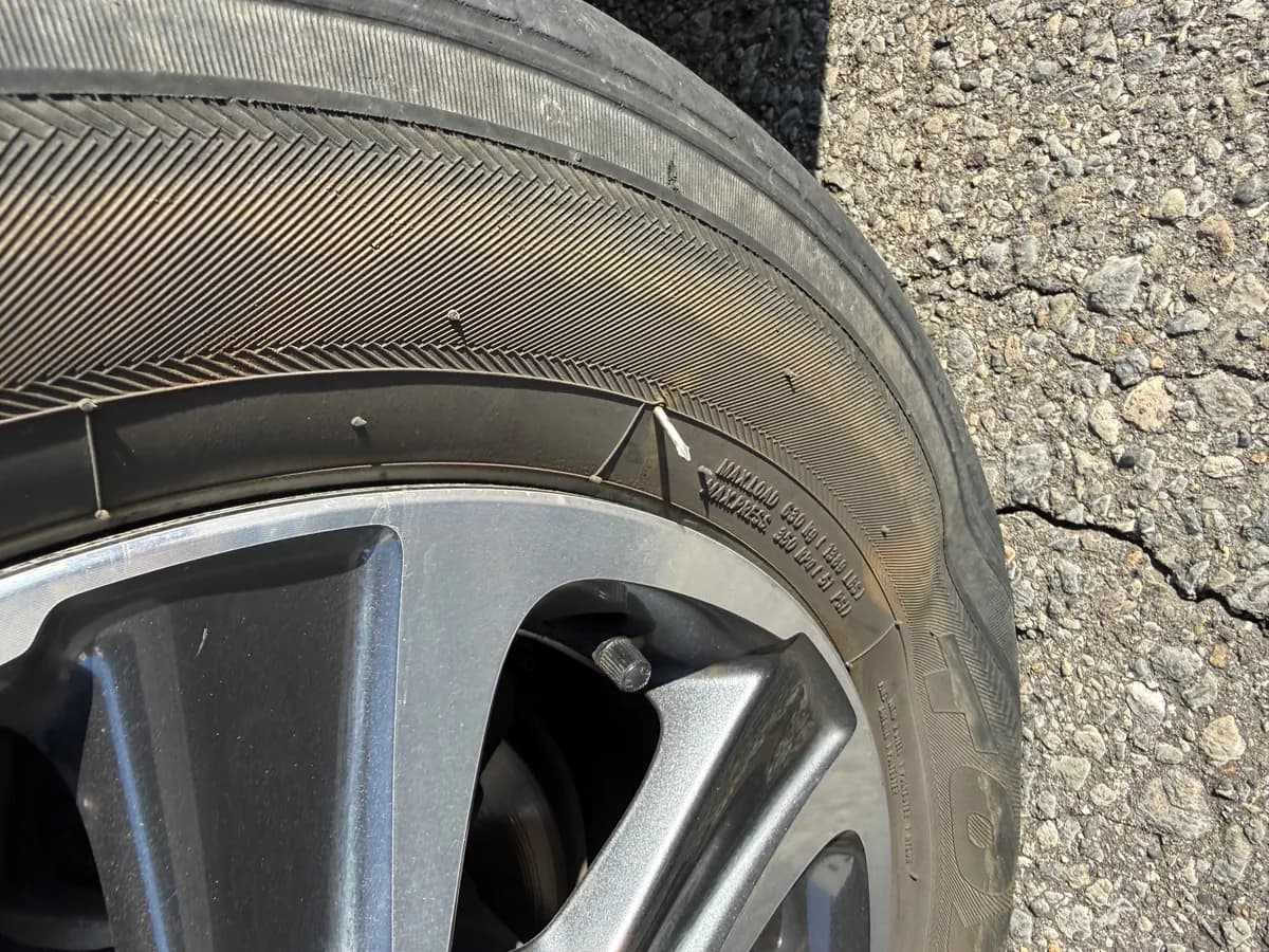 群馬県太田市でのトヨタ voxyのパンク・タイヤトラブル救援の様子