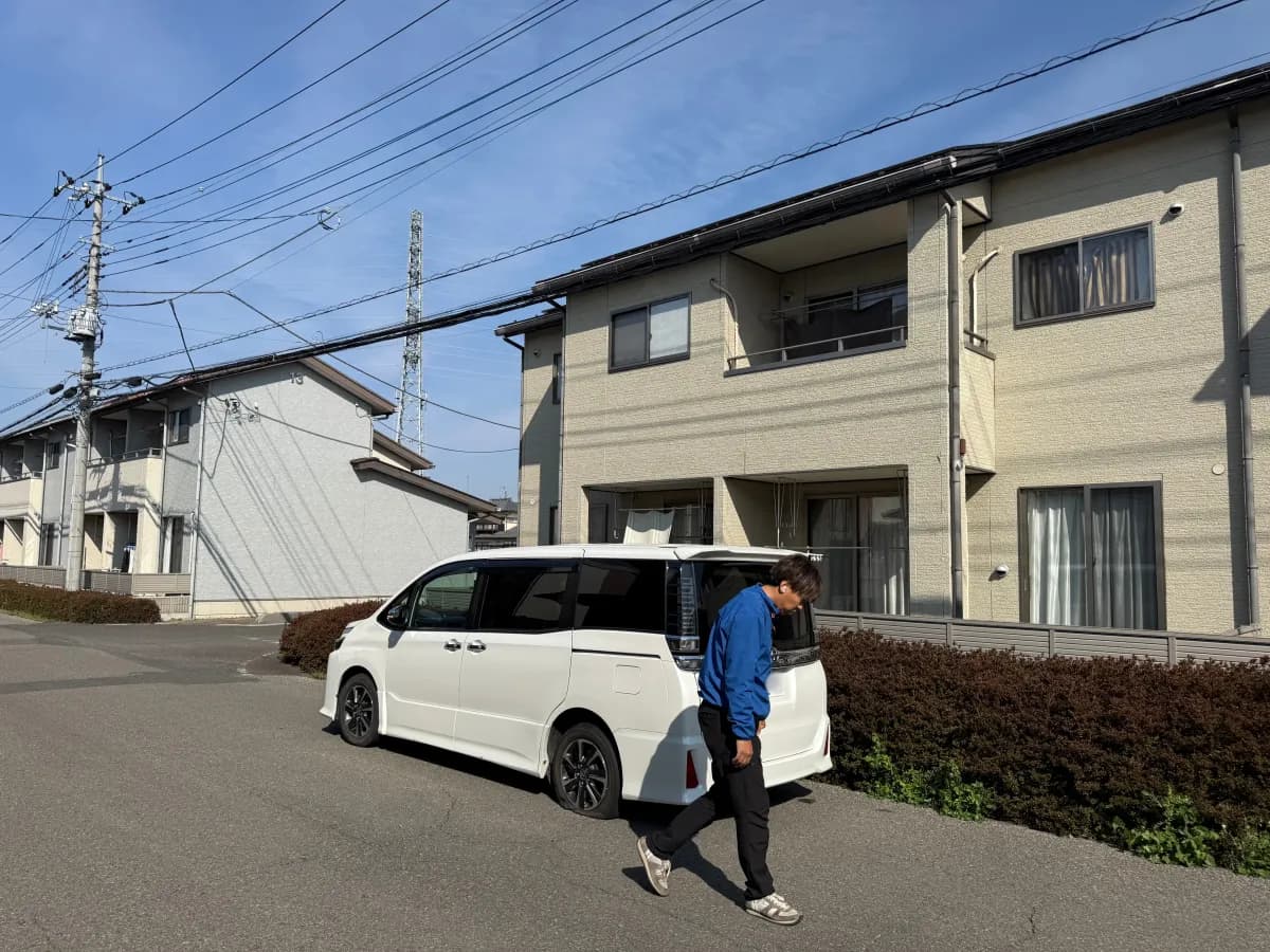 群馬県太田市でのトヨタ voxyのパンク・タイヤトラブル救援の様子