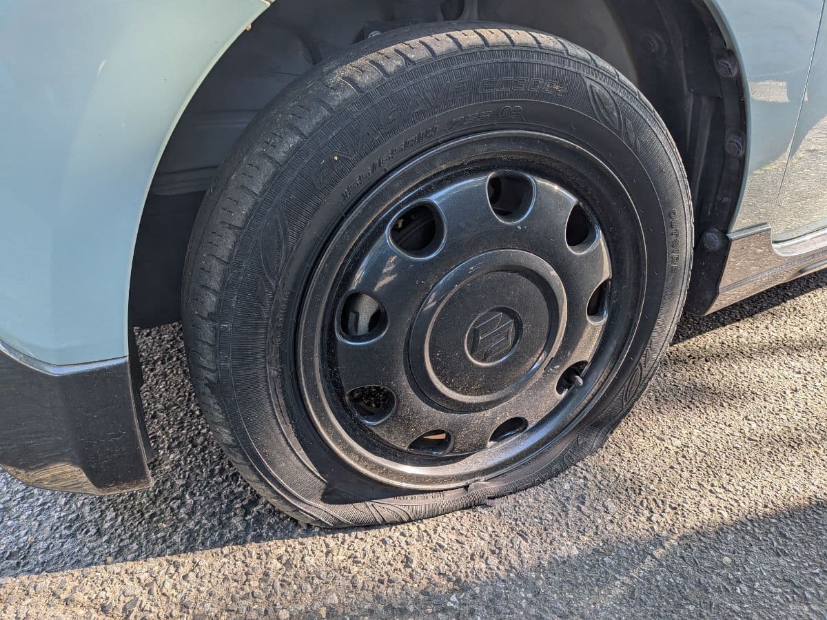 群馬県前橋市でのスズキ スペーシアのパンク・タイヤトラブル救援の様子