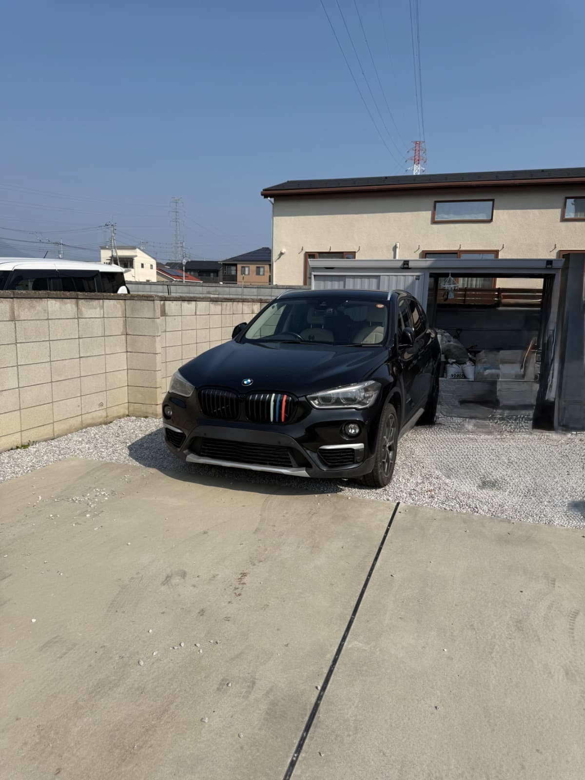 群馬県前橋市でのBMW x1のパンク・タイヤトラブル救援の様子