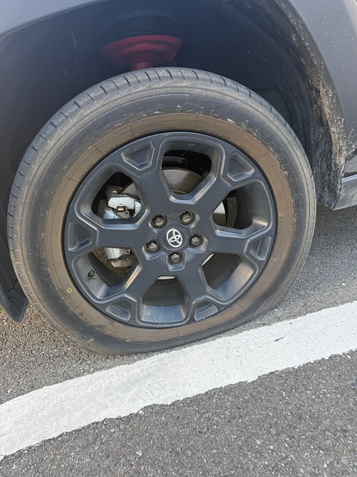 群馬県伊勢崎市でのトヨタ RAV4のパンク・タイヤトラブル救援の様子