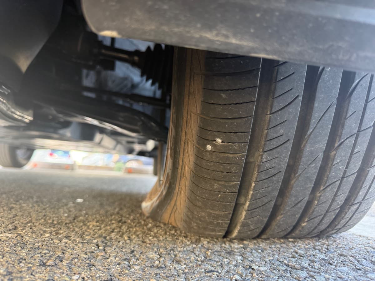 群馬県伊勢崎市でのトヨタ RAV4のパンク・タイヤトラブル救援の様子