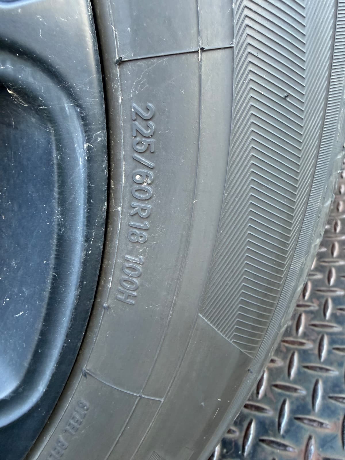 群馬県伊勢崎市でのトヨタ RAV4のパンク・タイヤトラブル救援の様子