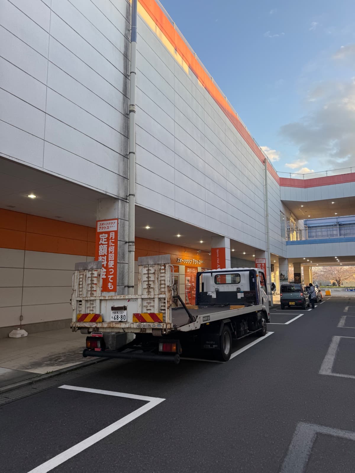 群馬県伊勢崎市でのトヨタ RAV4のパンク・タイヤトラブル救援の様子