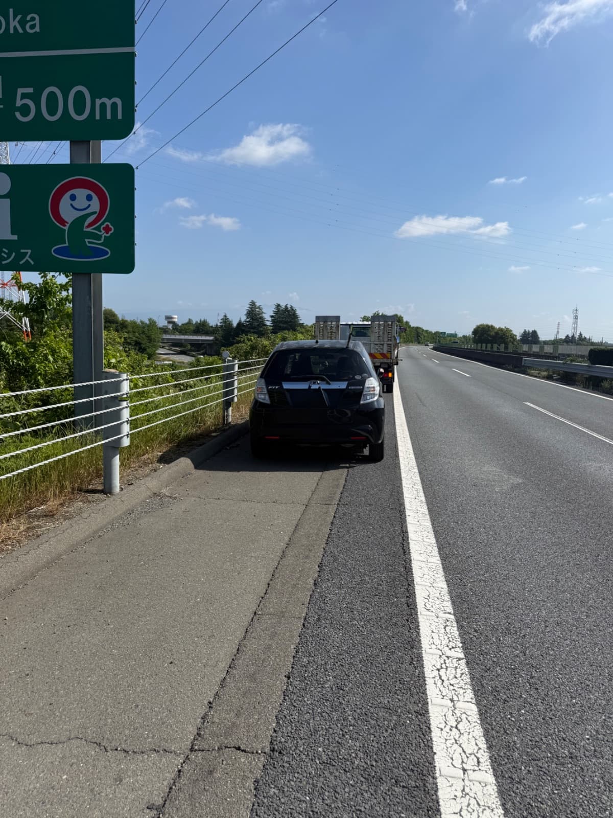 群馬県藤岡市でのホンダ フィットのパンク・タイヤトラブル救援の様子