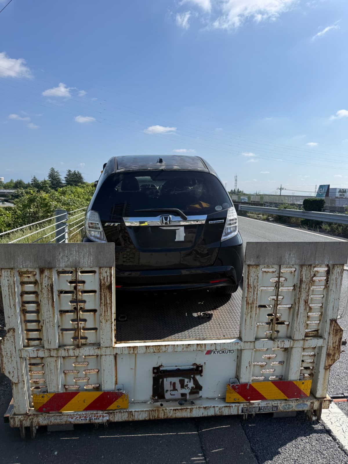 群馬県藤岡市でのホンダ フィットのパンク・タイヤトラブル救援の様子