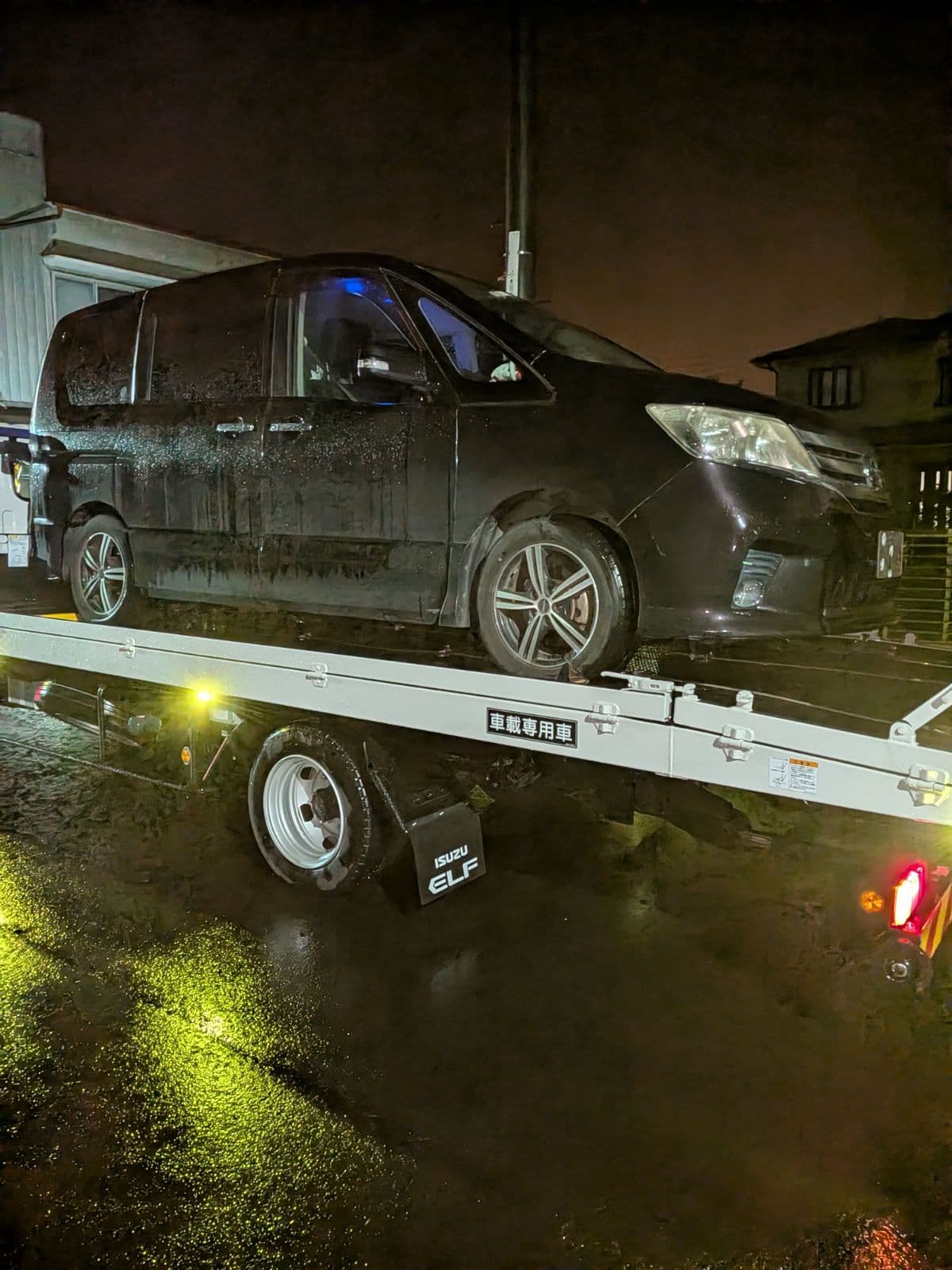 栃木県日光市での日産 セレナ!のエンジンはかかるが、アクセルを踏んでも動かない救援の様子