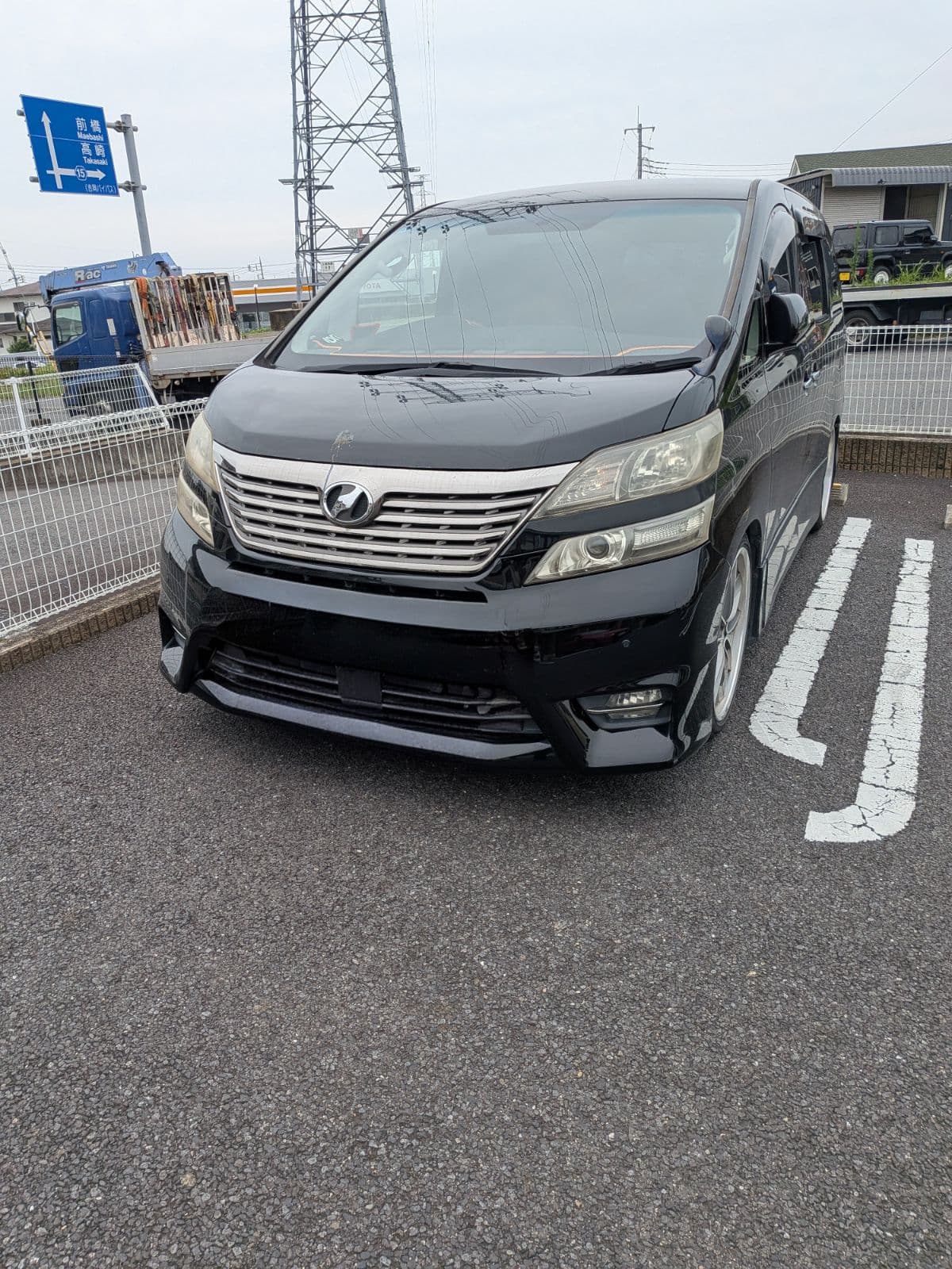 群馬県伊勢崎市でのトヨタ ヴェルファイアのレッカー搬送救援の様子