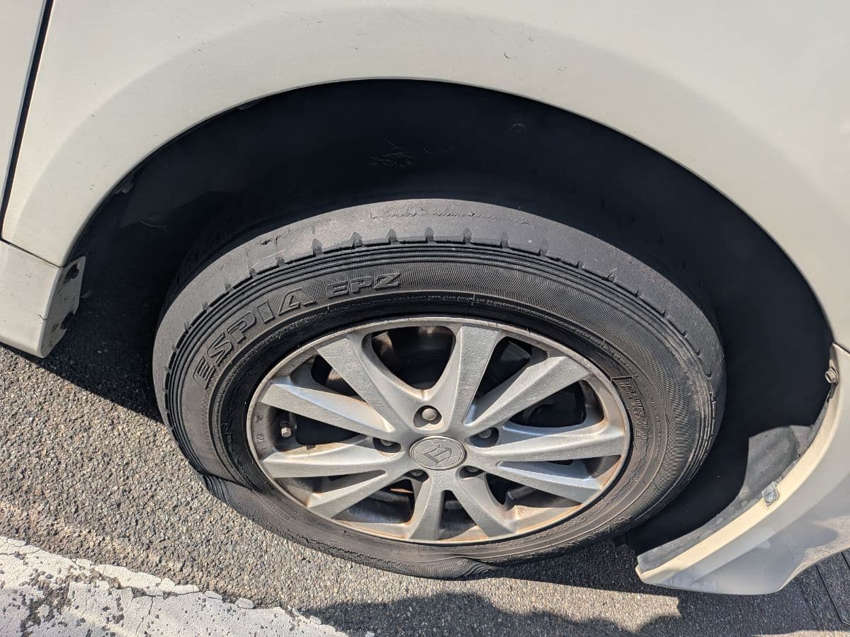 群馬県前橋市での日産 セレナのパンク・タイヤトラブル救援の様子