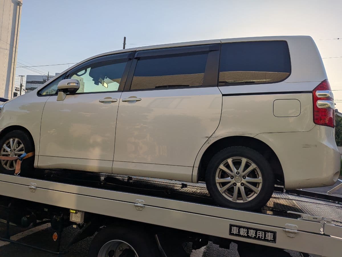 群馬県前橋市での日産 セレナのパンク・タイヤトラブル救援の様子