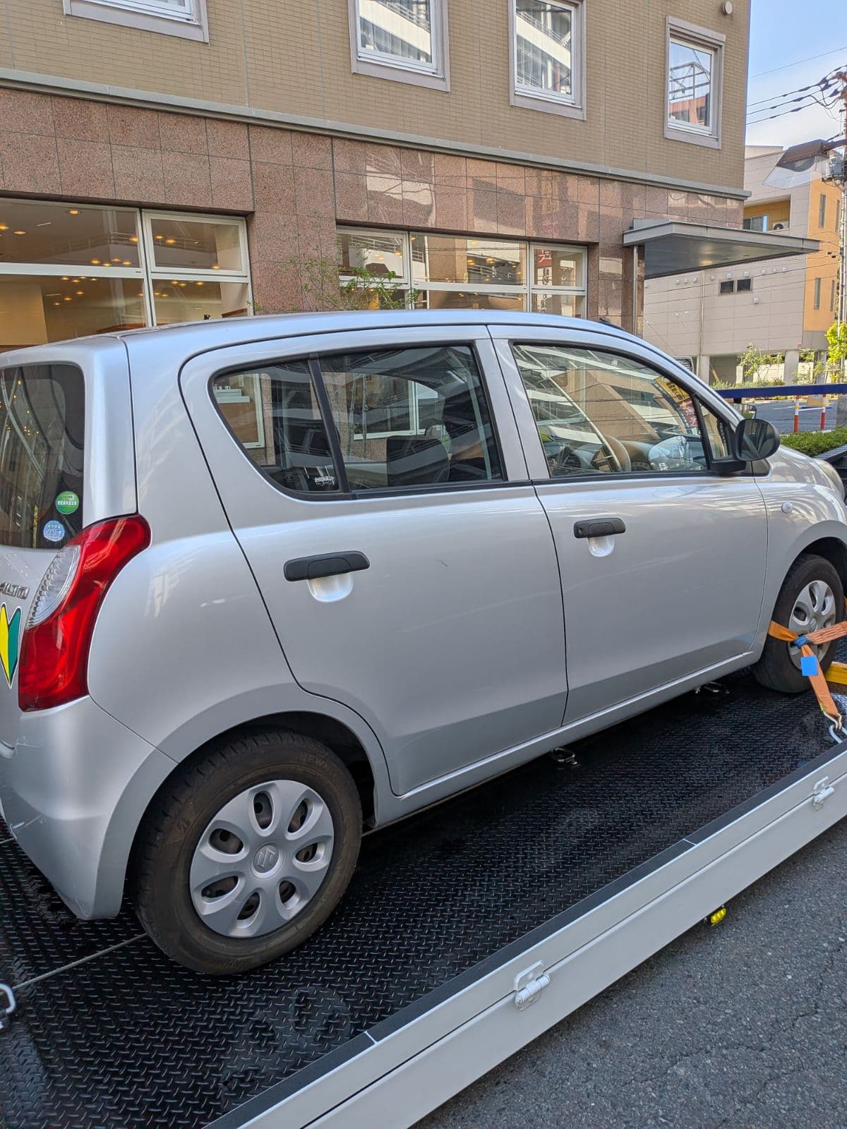 群馬県高崎市でのスズキ アルトのバッテリー上がり救援の様子