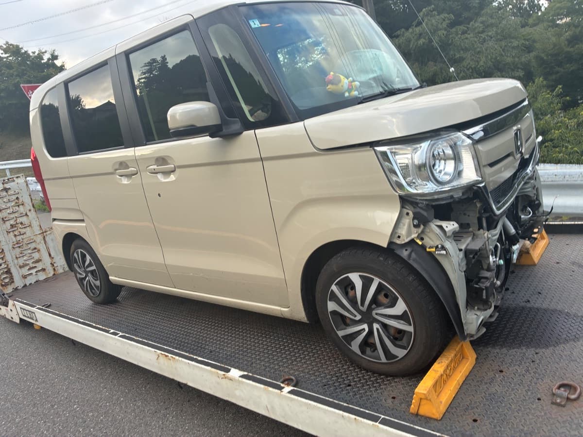 群馬県東吾妻町でのホンダ NBOXの単独事故救援の様子