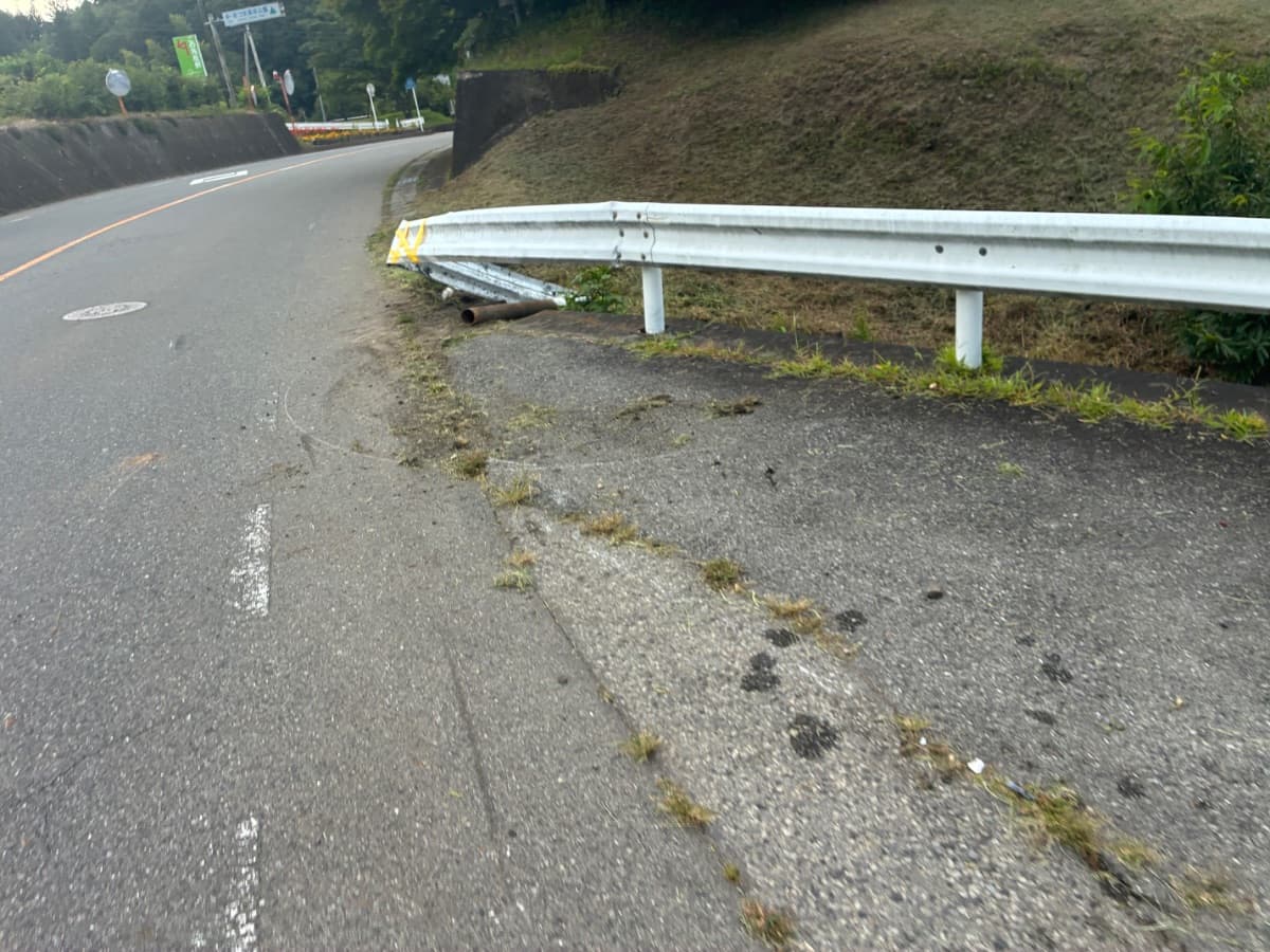 群馬県東吾妻町でのホンダ NBOXの単独事故救援の様子