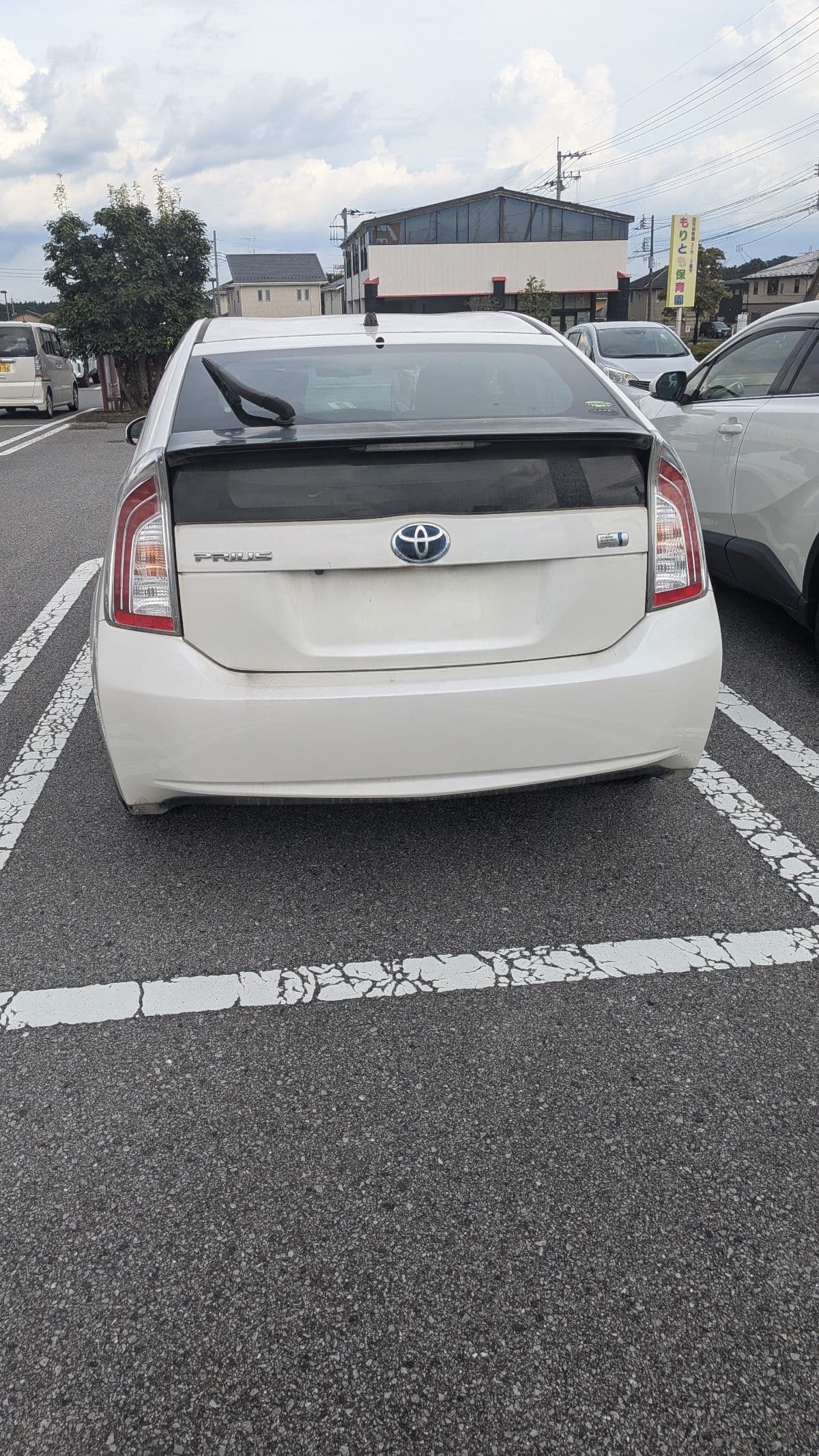栃木県日光市でのトヨタ プリウスの車検切れの車の搬送救援の様子