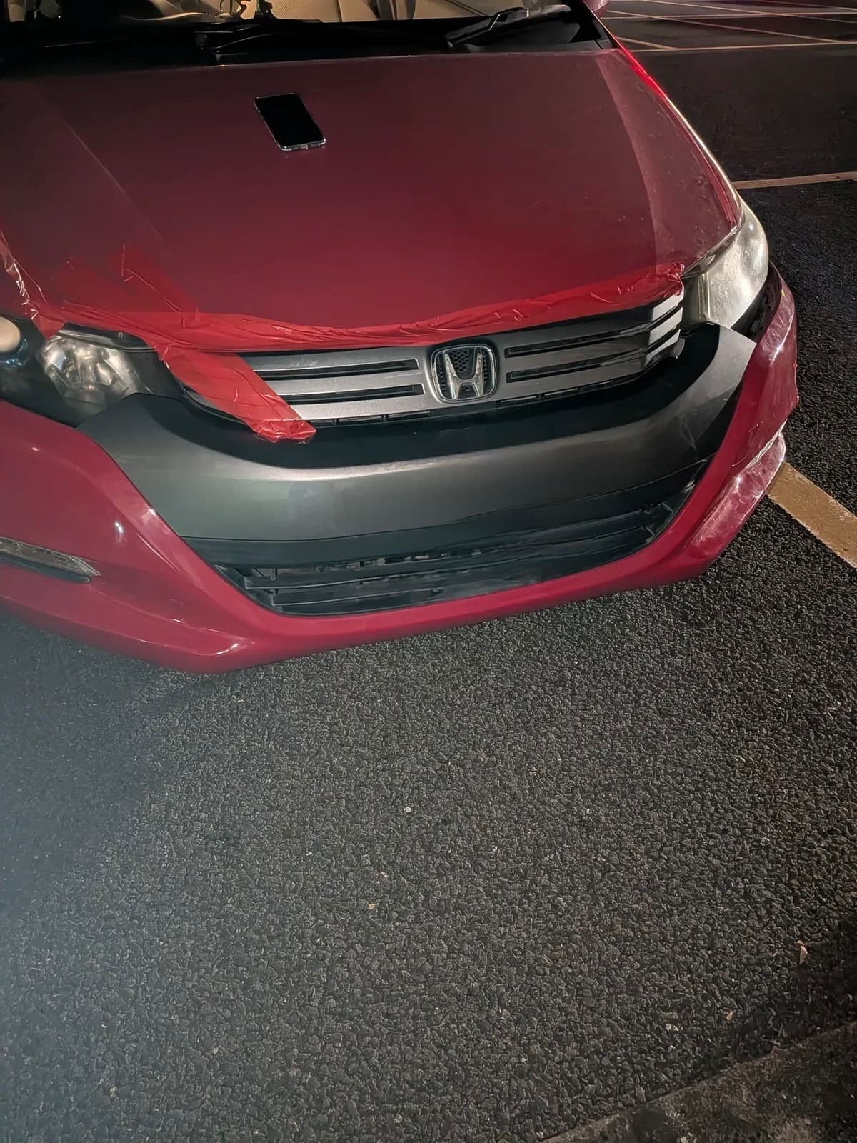 栃木県小山市でのホンダ インサイトの縁石に乗り上げ、フロント部分の破損救援の様子