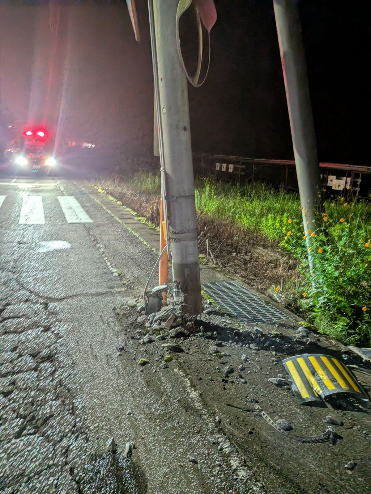 栃木県鹿沼市でのトヨタ プリウスのレッカー搬送救援の様子