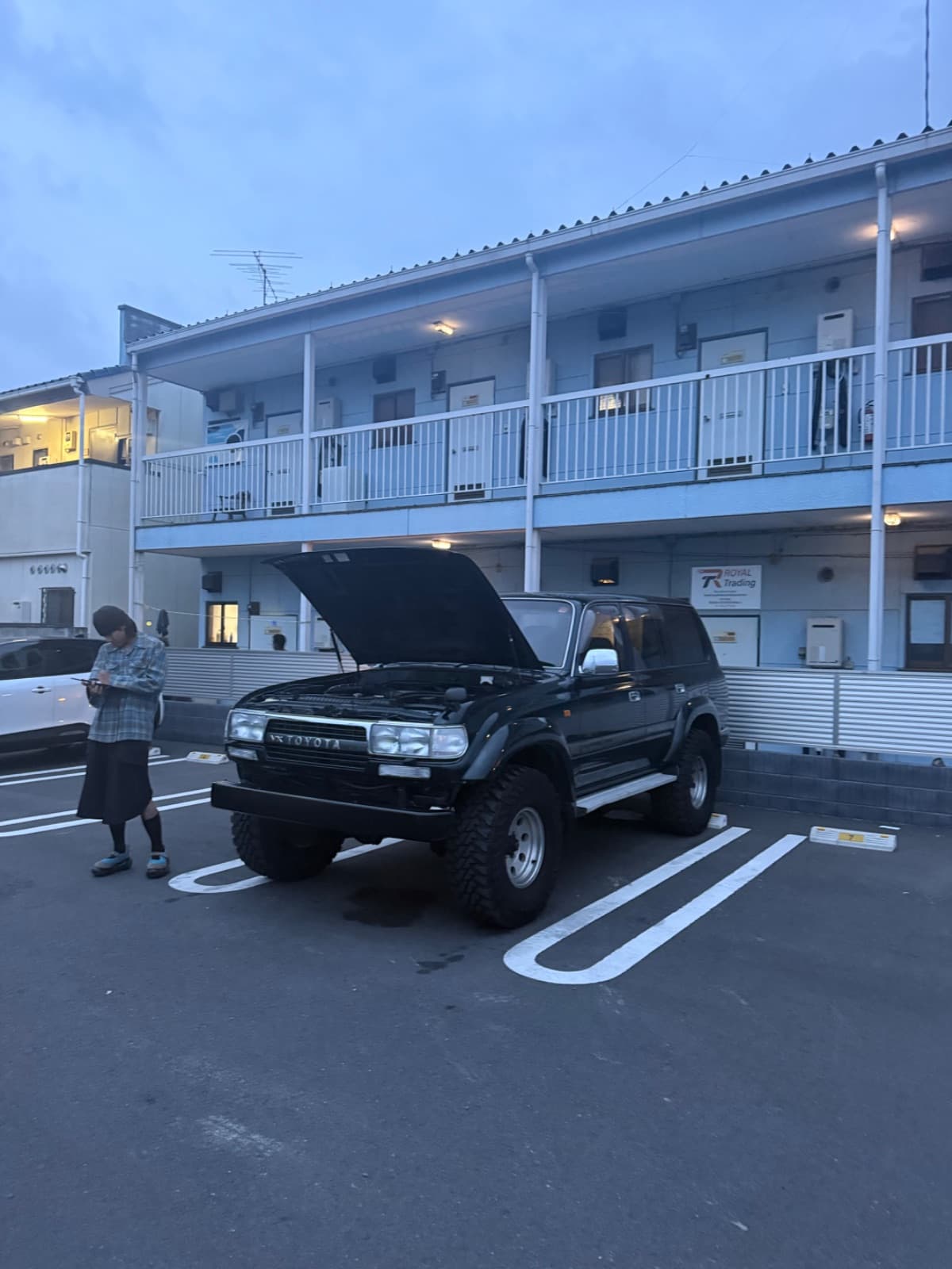 群馬県太田市でのトヨタ ランドクルーザーのバッテリー上がり救援の様子
