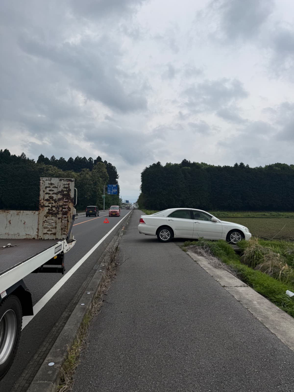 栃木県日光市でのトヨタ クラウンのパンク・タイヤトラブル救援の様子