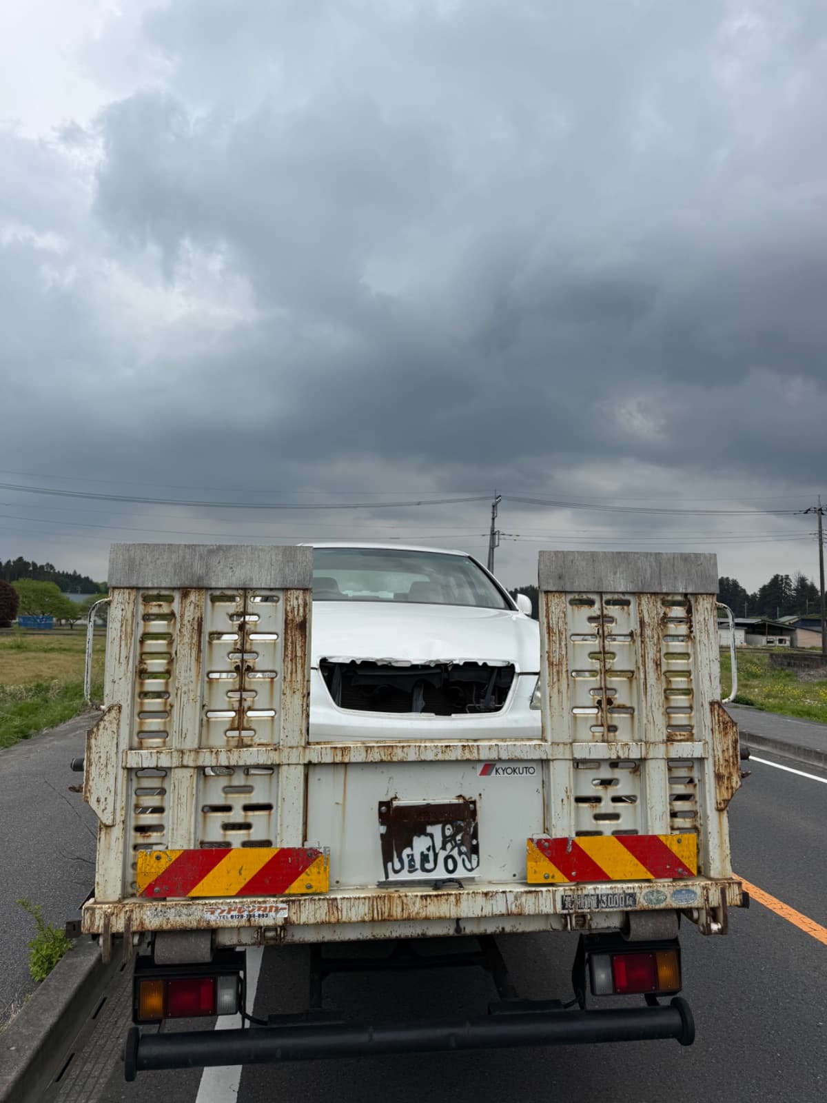 栃木県日光市でのトヨタ クラウンのパンク・タイヤトラブル救援の様子