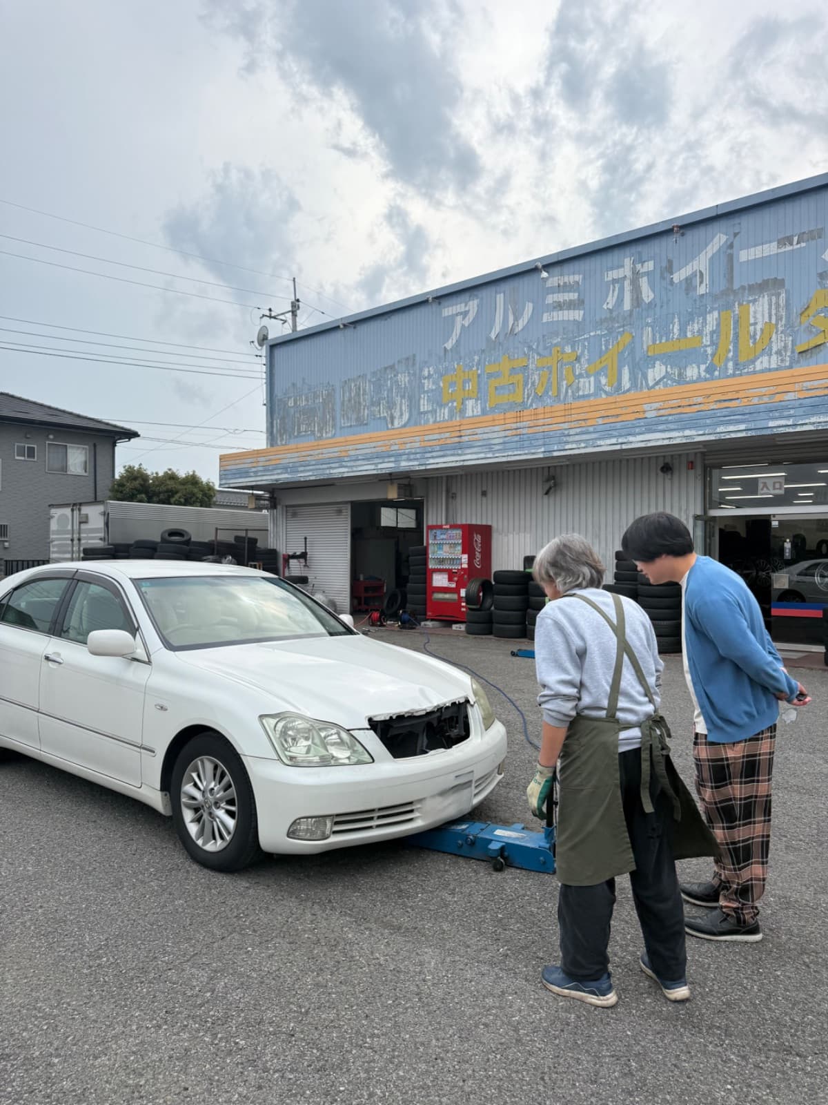 栃木県日光市でのトヨタ クラウンのパンク・タイヤトラブル救援の様子