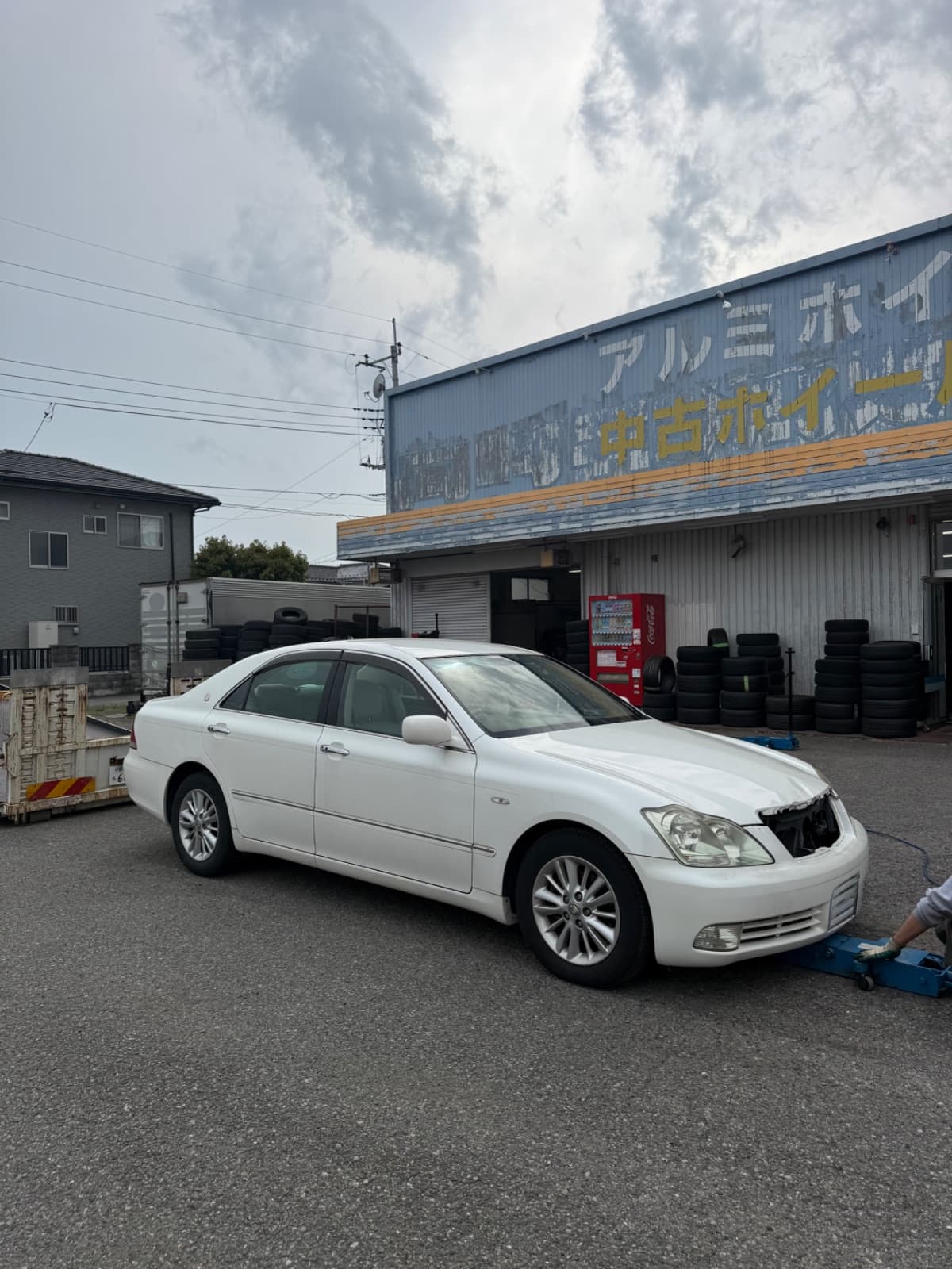 栃木県日光市でのトヨタ クラウンのパンク・タイヤトラブル救援の様子