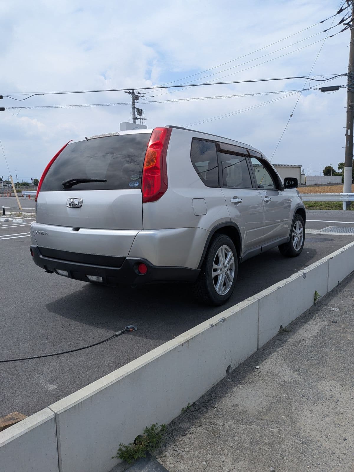 群馬県玉村町での日産 エクストレイルの脱輪!救援の様子