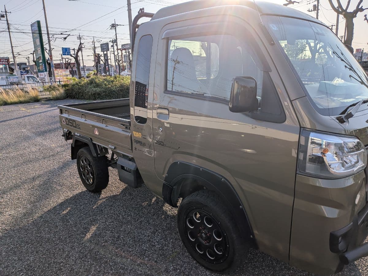 群馬県伊勢崎市でのダイハツ ハイゼット!のパンク・タイヤトラブル救援の様子