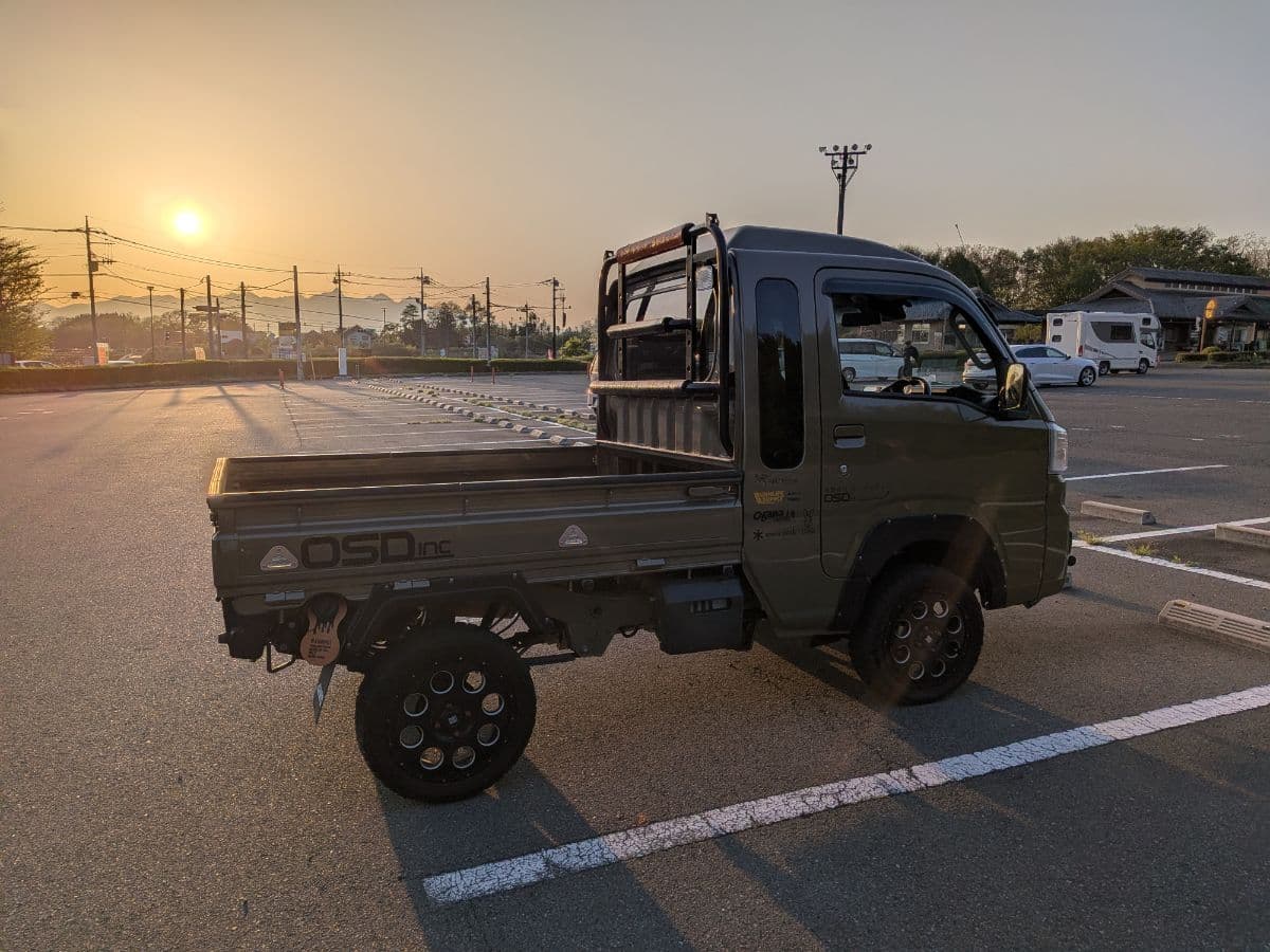 群馬県伊勢崎市でのダイハツ ハイゼット!のパンク・タイヤトラブル救援の様子